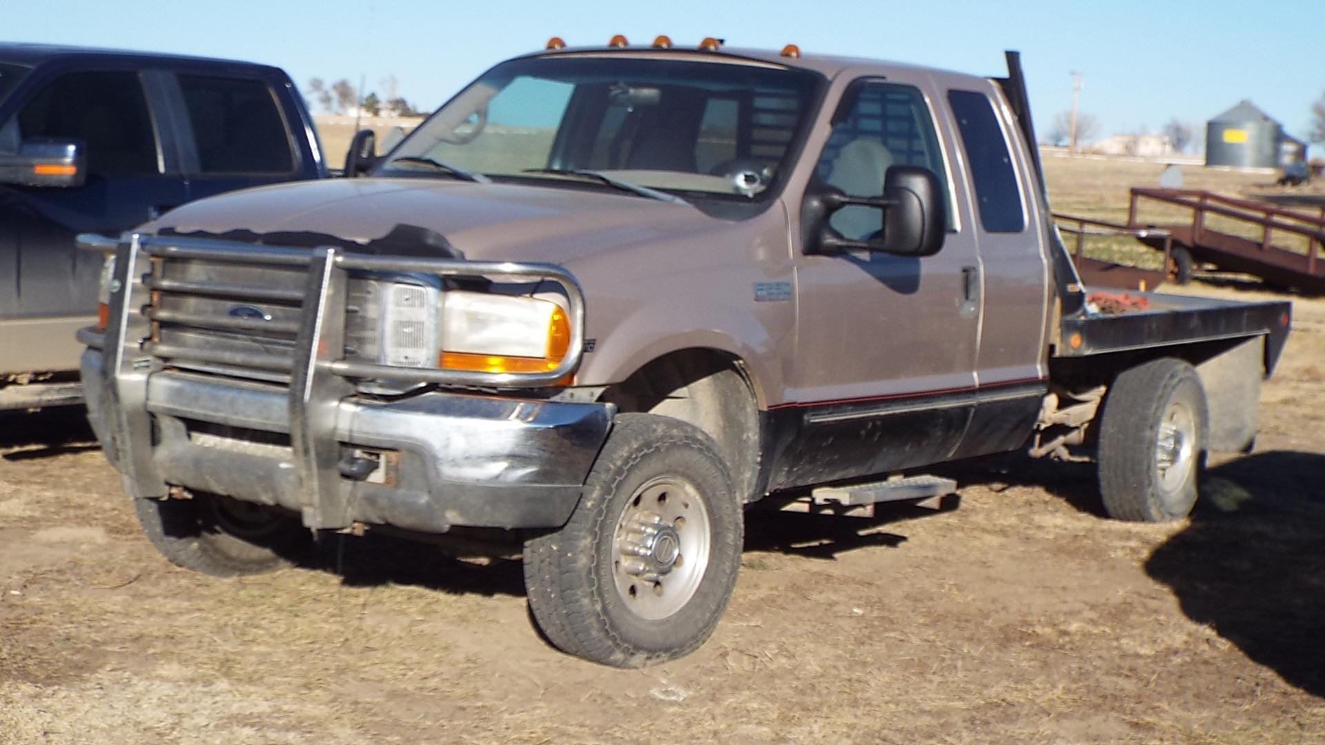 1999 Ford F-250 Equipment Image0