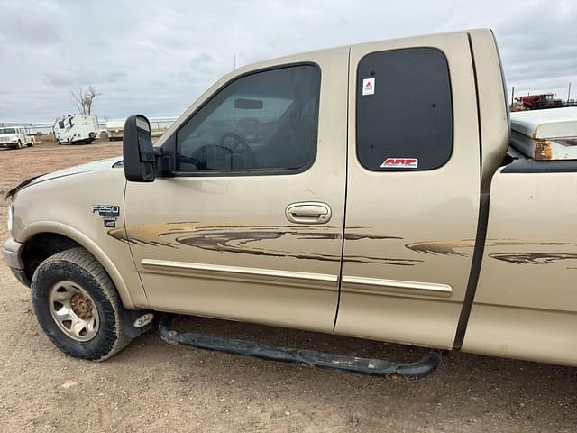 Image of Ford F-250 equipment image 2