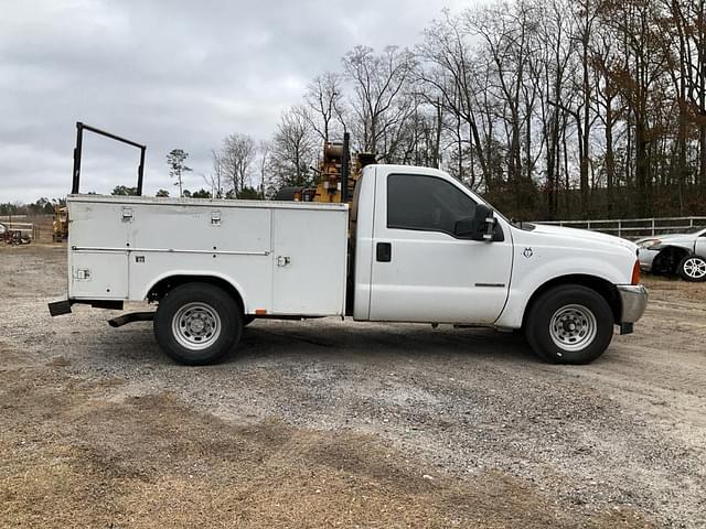 Image of Ford F-250 equipment image 2