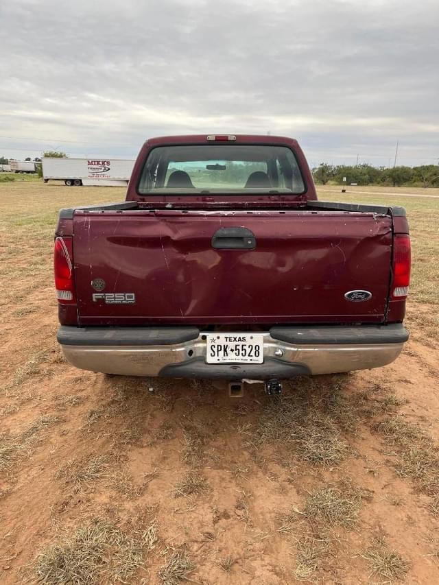 Image of Ford F-250 equipment image 3