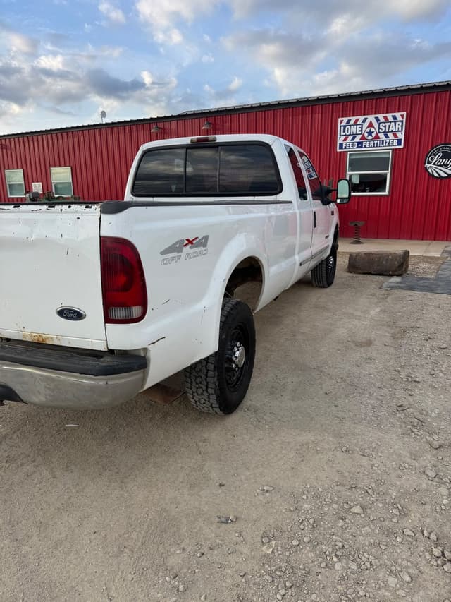 Image of Ford F-250 equipment image 3