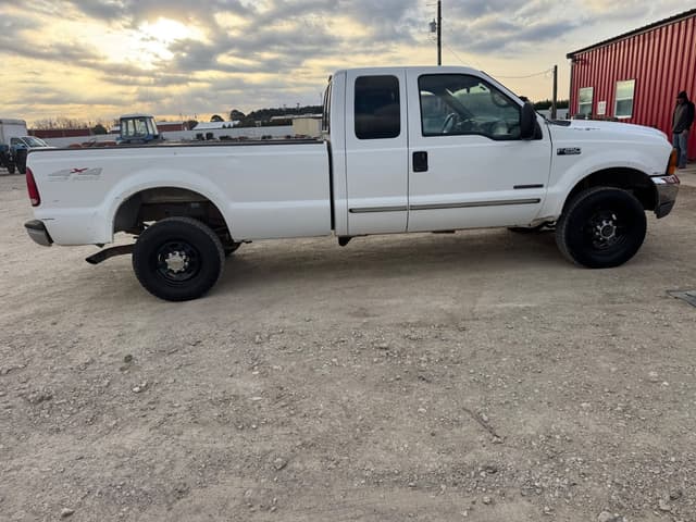 Image of Ford F-250 equipment image 2