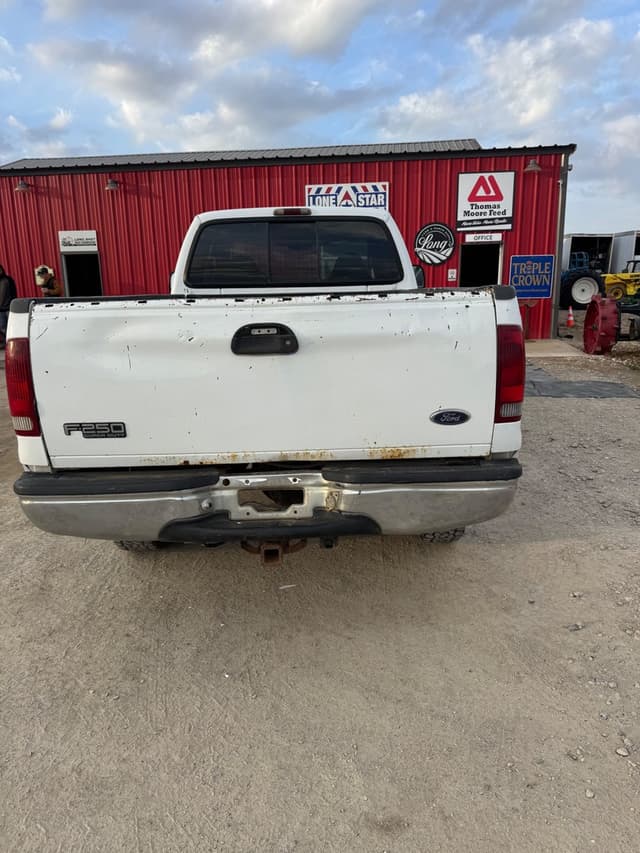 Image of Ford F-250 equipment image 4