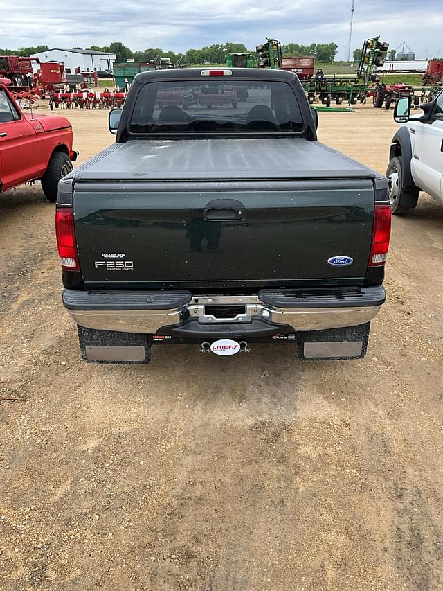 Image of Ford F-250 equipment image 4