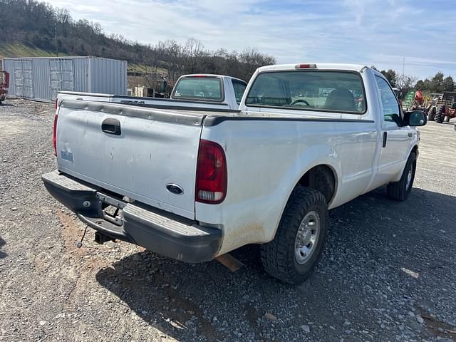 Image of Ford F-250 equipment image 3