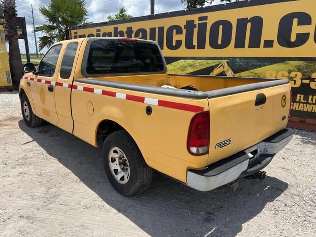 Image of Ford F-250 equipment image 1