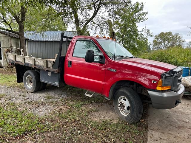 Image of Ford F-350 equipment image 2