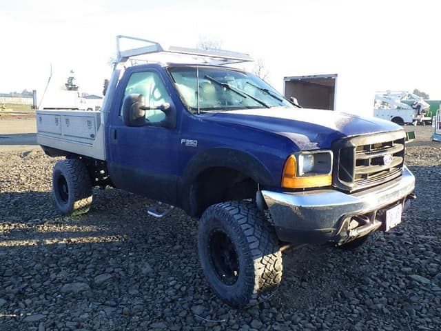 Image of Ford F-350 equipment image 2