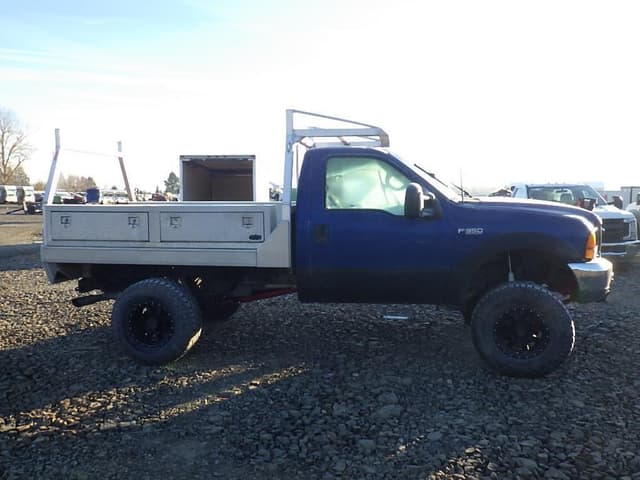 Image of Ford F-350 equipment image 3