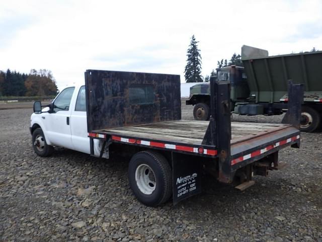 Image of Ford F-350 equipment image 4