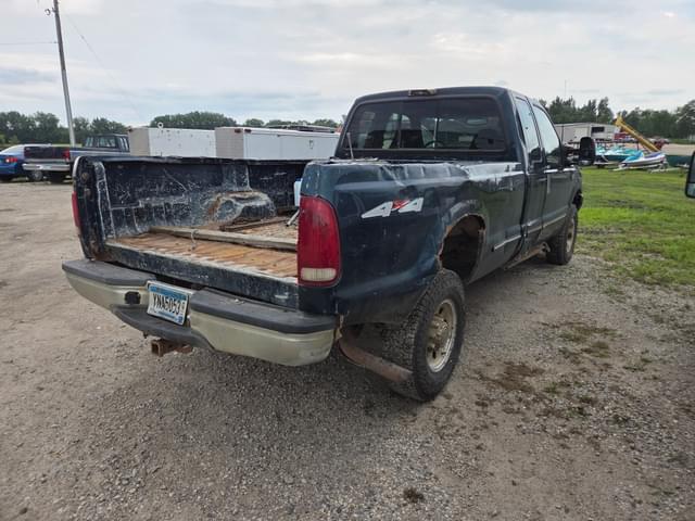 Image of Ford F-350 equipment image 2