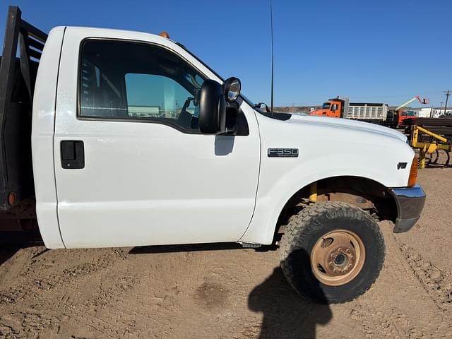 Image of Ford F-350 equipment image 3