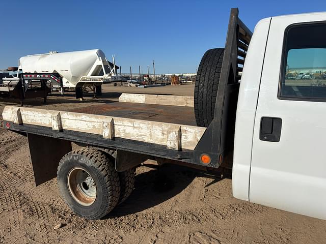 Image of Ford F-350 equipment image 2