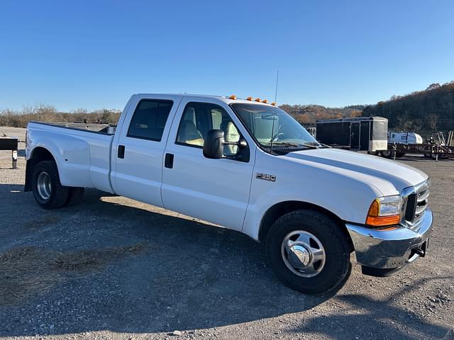 Image of Ford F-350 equipment image 2