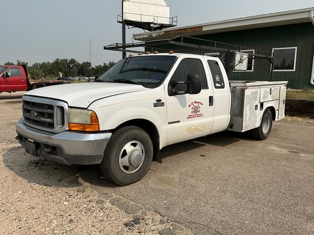 Image of Ford F-350 equipment image 3