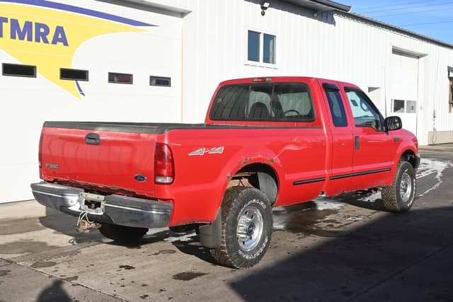 Image of Ford F-350 equipment image 2