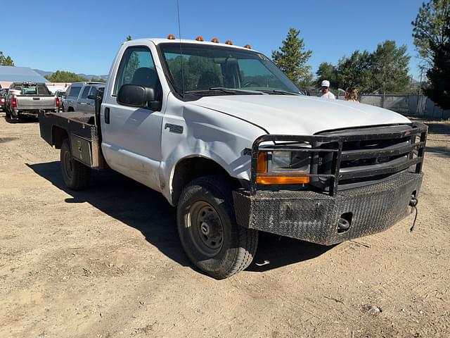 Image of Ford F-350 equipment image 2