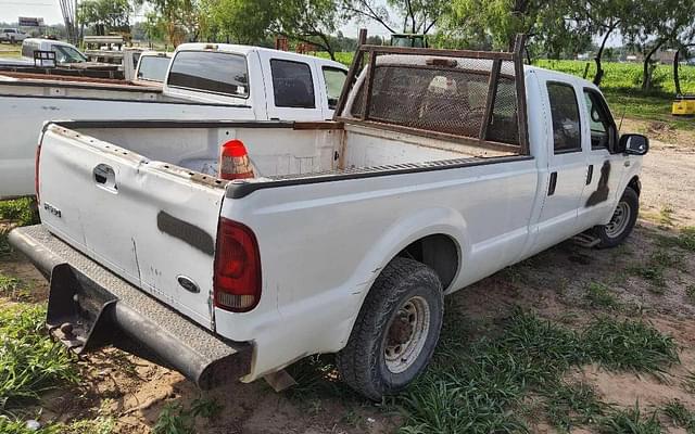 Image of Ford F-350 equipment image 3