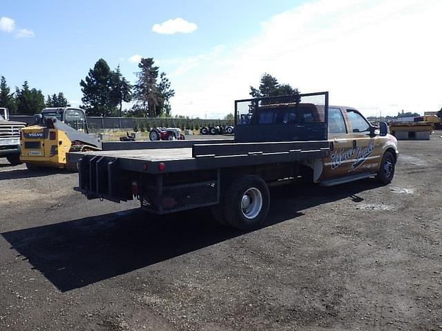 Image of Ford F-350 equipment image 3
