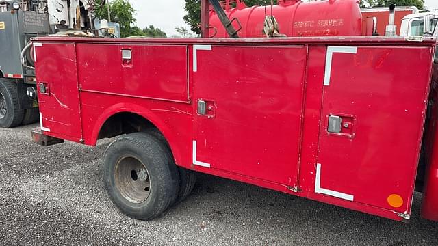 Image of Ford F-350 equipment image 4