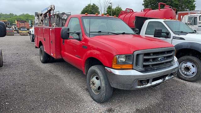 Image of Ford F-350 equipment image 2