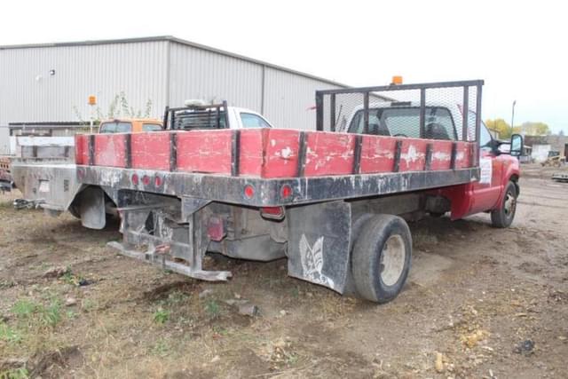 Image of Ford F-350 equipment image 2