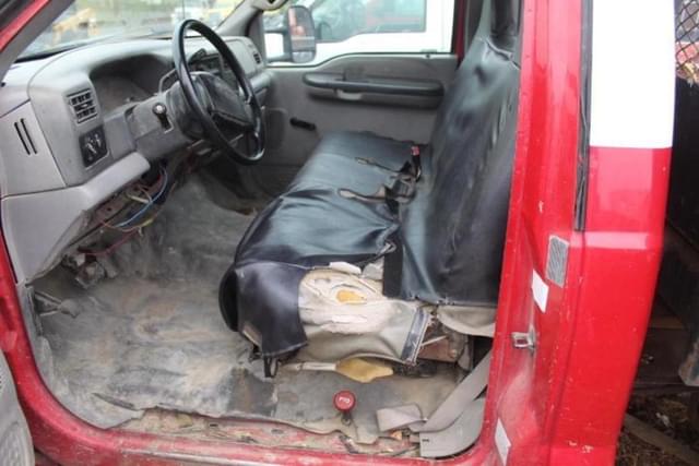 Image of Ford F-350 equipment image 4