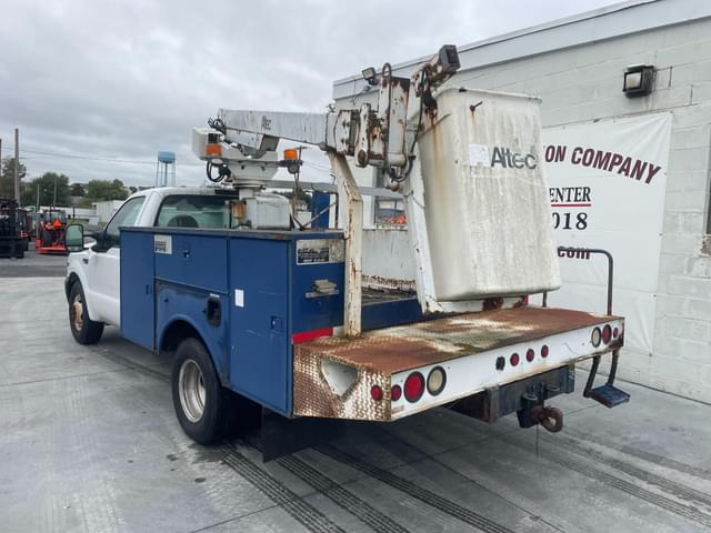 Image of Ford F-350 equipment image 3