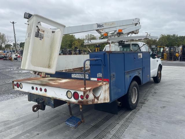 Image of Ford F-350 equipment image 2