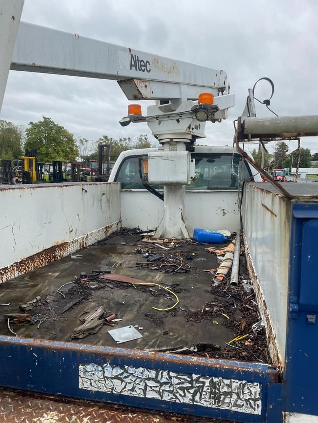 Image of Ford F-350 equipment image 4