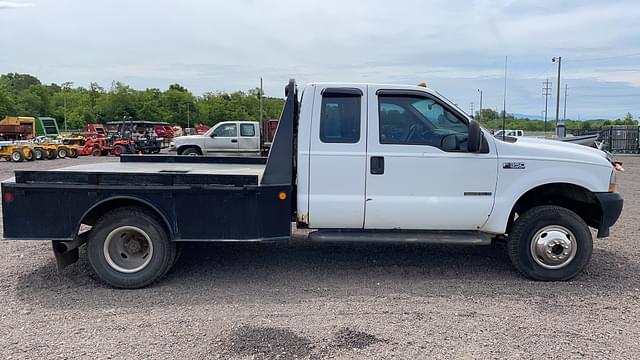 Image of Ford F-350 equipment image 3