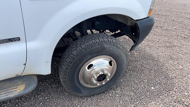 Image of Ford F-350 equipment image 4