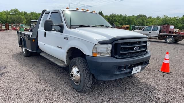 Image of Ford F-350 equipment image 2
