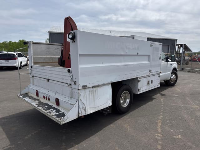 Image of Ford F-350 equipment image 4