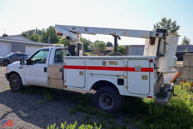 Image of Ford F-350 equipment image 2