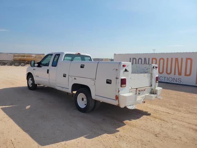 Image of Ford F-350 equipment image 2