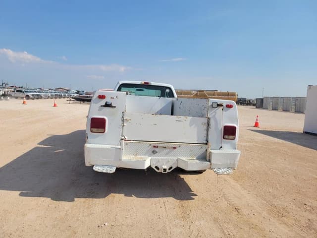 Image of Ford F-350 equipment image 3