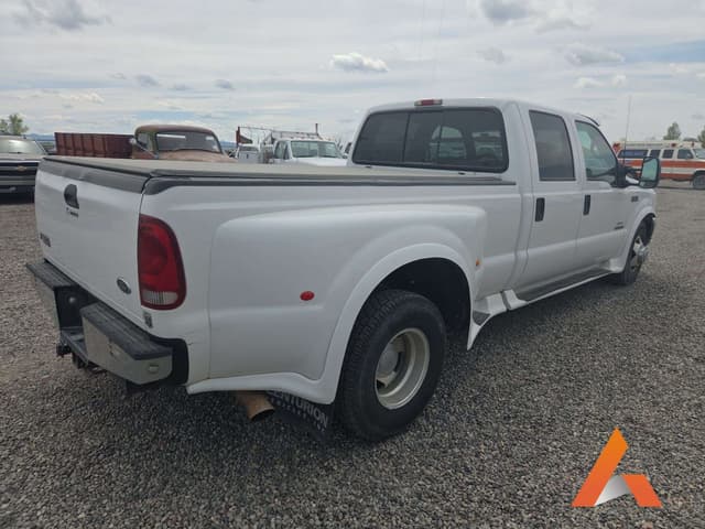 Image of Ford F-350 equipment image 4