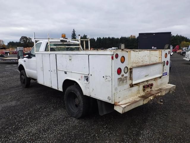 Image of Ford F-450 equipment image 4