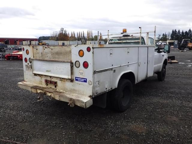 Image of Ford F-450 equipment image 3