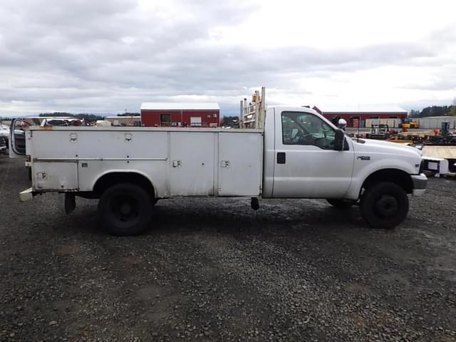 Image of Ford F-450 equipment image 2