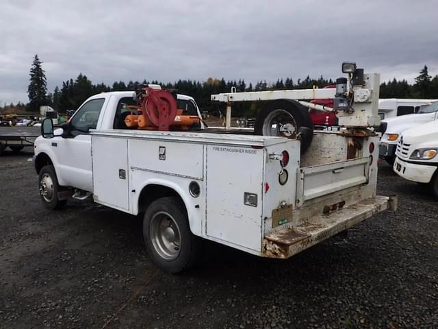 Image of Ford F-450 equipment image 4