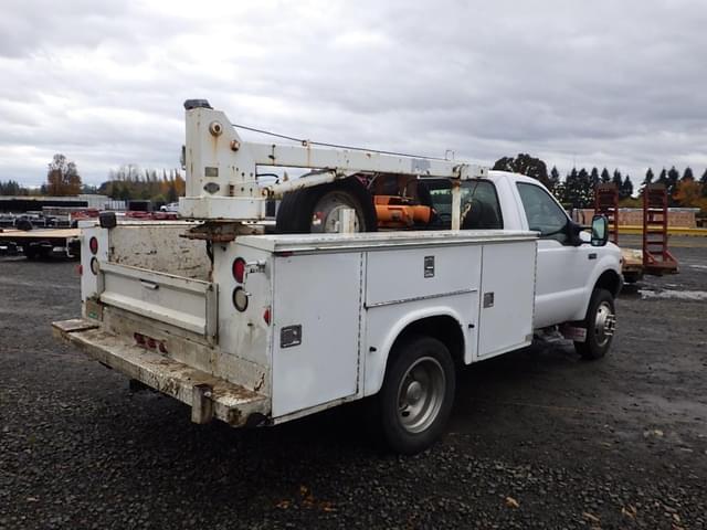 Image of Ford F-450 equipment image 3