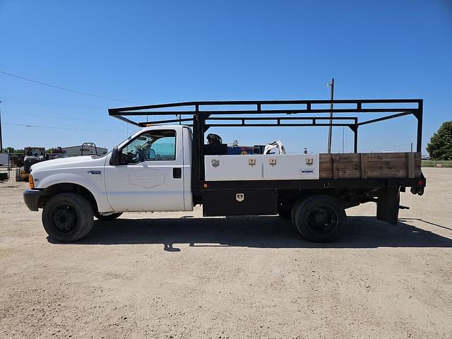 Image of Ford F-450 equipment image 3