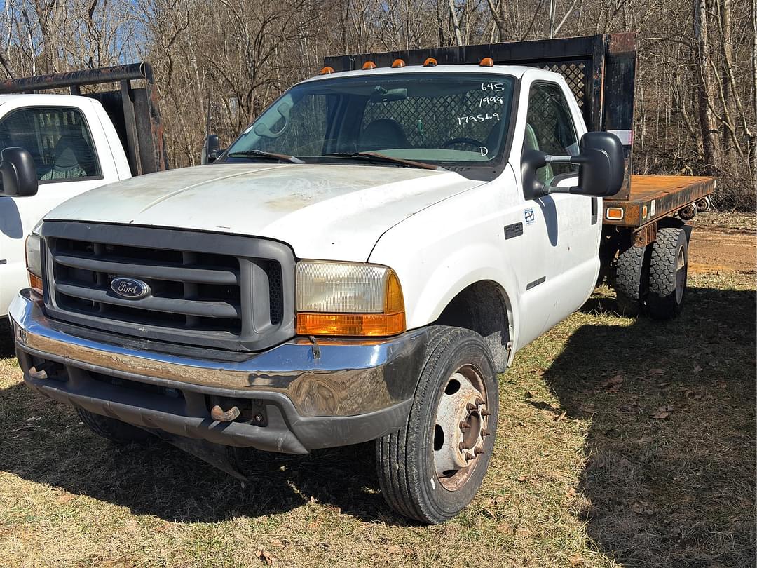 Image of Ford F-450 Primary image