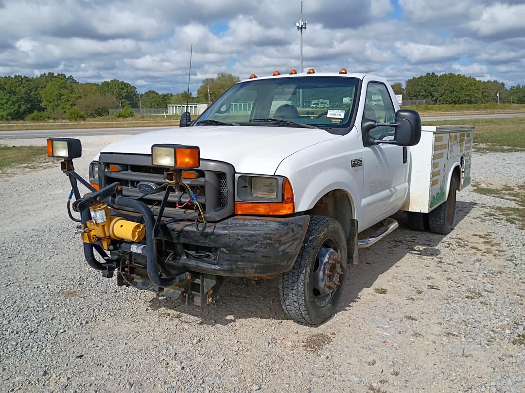 Image of Ford F-450 Primary image