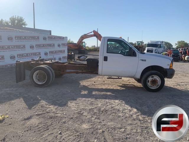 Image of Ford F-450 equipment image 3