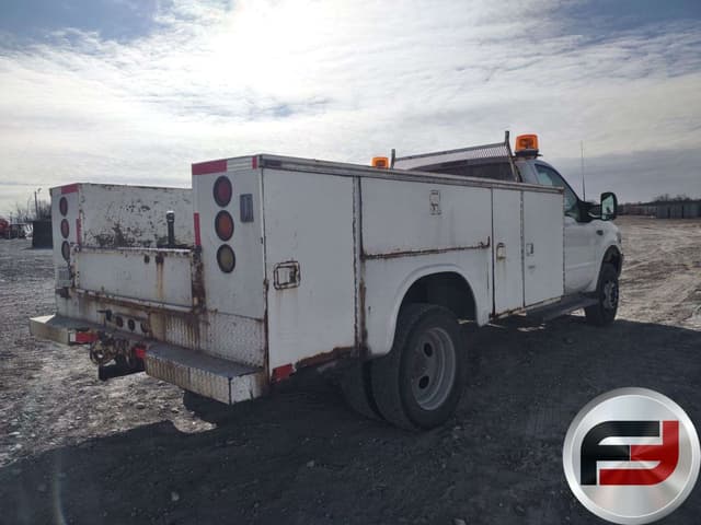 Image of Ford F-450 equipment image 4