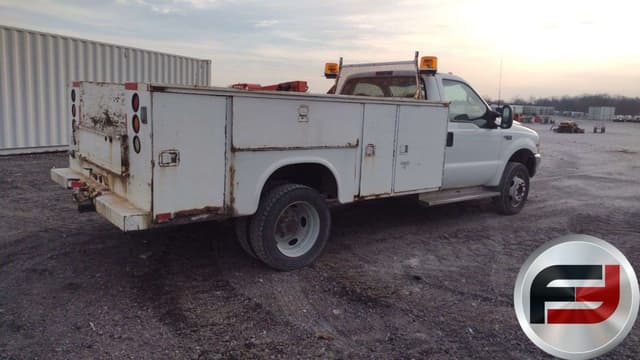 Image of Ford F-450 equipment image 4