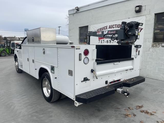 Image of Ford F-450 equipment image 3